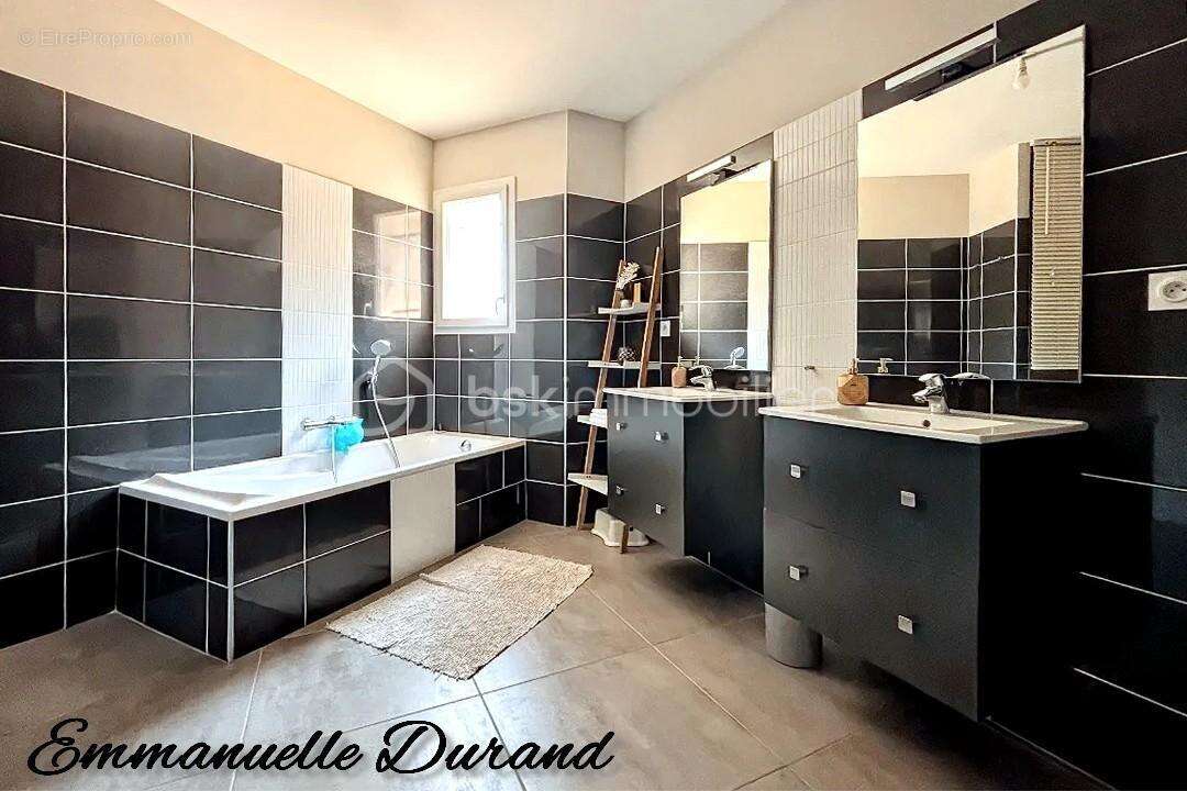 Maison à SUZE-LA-ROUSSE