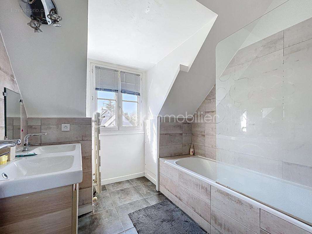 Maison à OZOIR-LA-FERRIERE