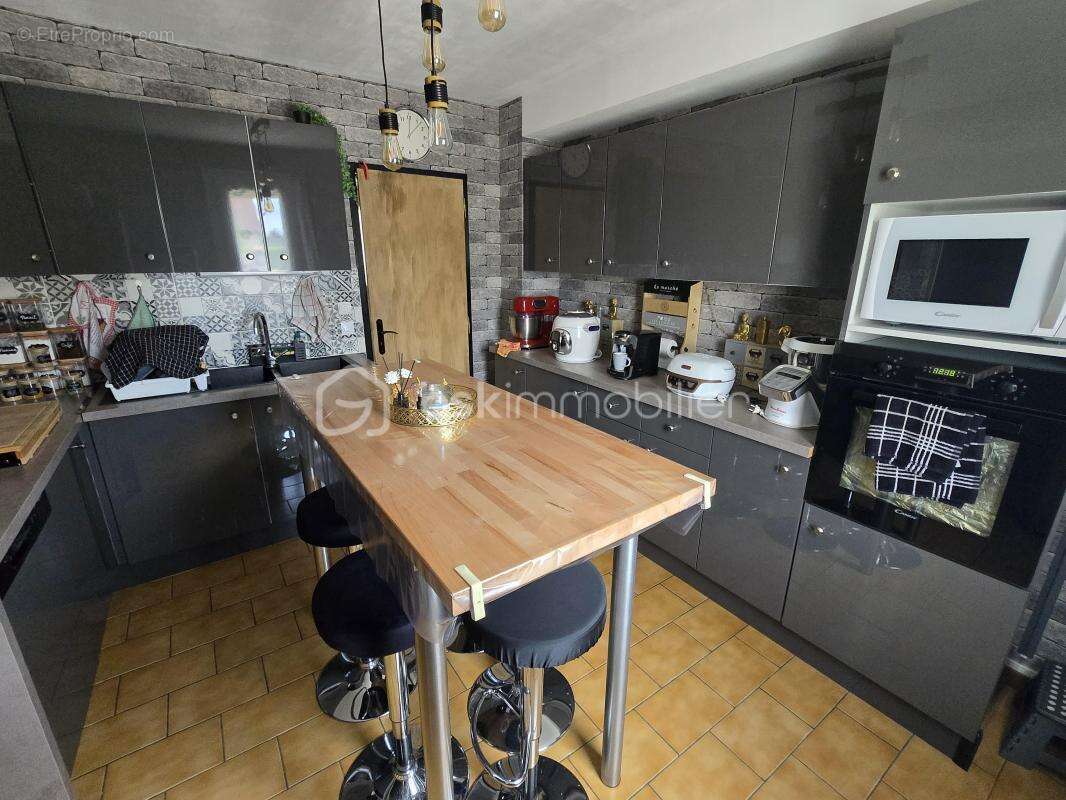 Maison à CERCY-LA-TOUR