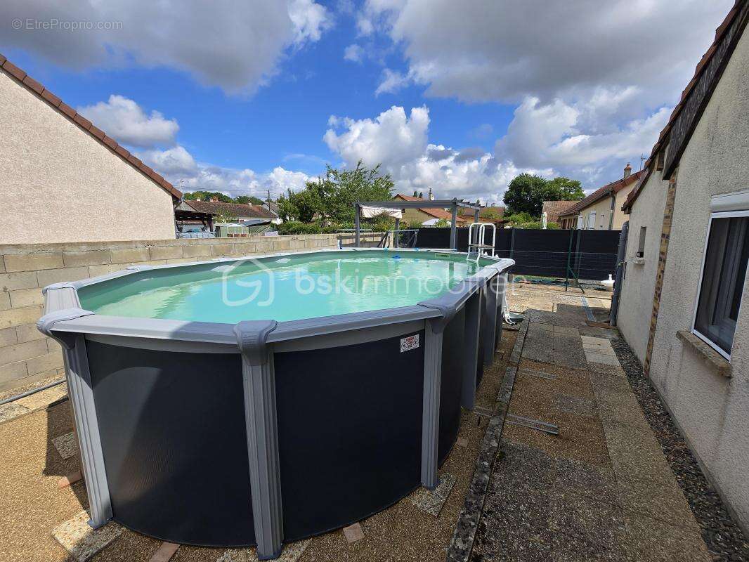 Maison à CERCY-LA-TOUR