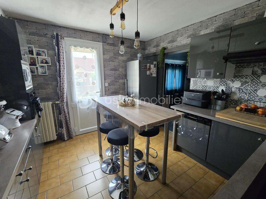 Maison à CERCY-LA-TOUR