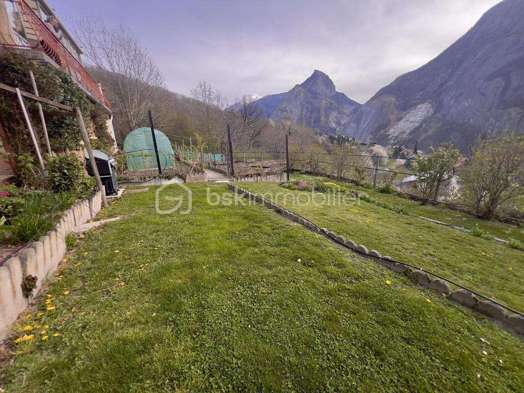 Maison à SAINT-MARTIN-DE-LA-PORTE