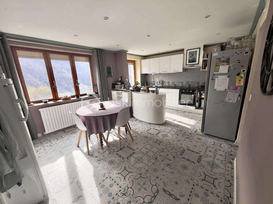 Maison à SAINT-MARTIN-DE-LA-PORTE