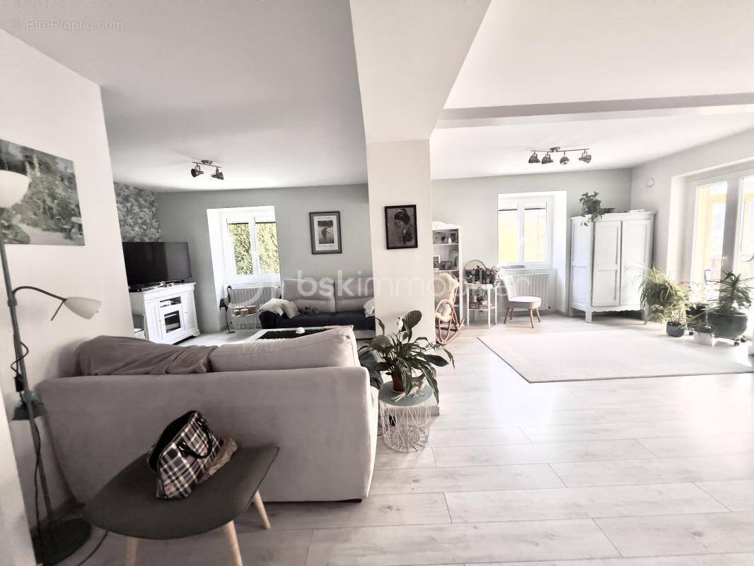 Maison à SAINT-MARTIN-DE-LA-PORTE