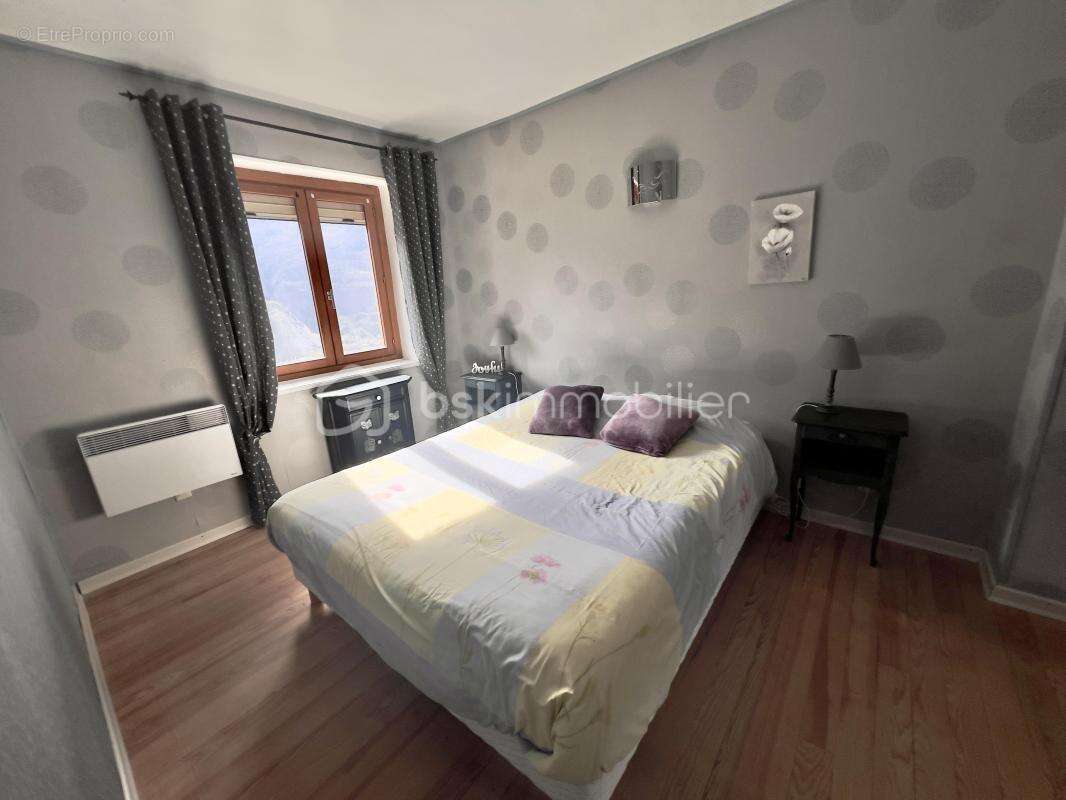 Maison à SAINT-MARTIN-DE-LA-PORTE