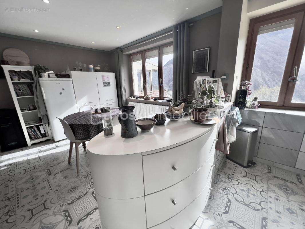 Maison à SAINT-MARTIN-DE-LA-PORTE