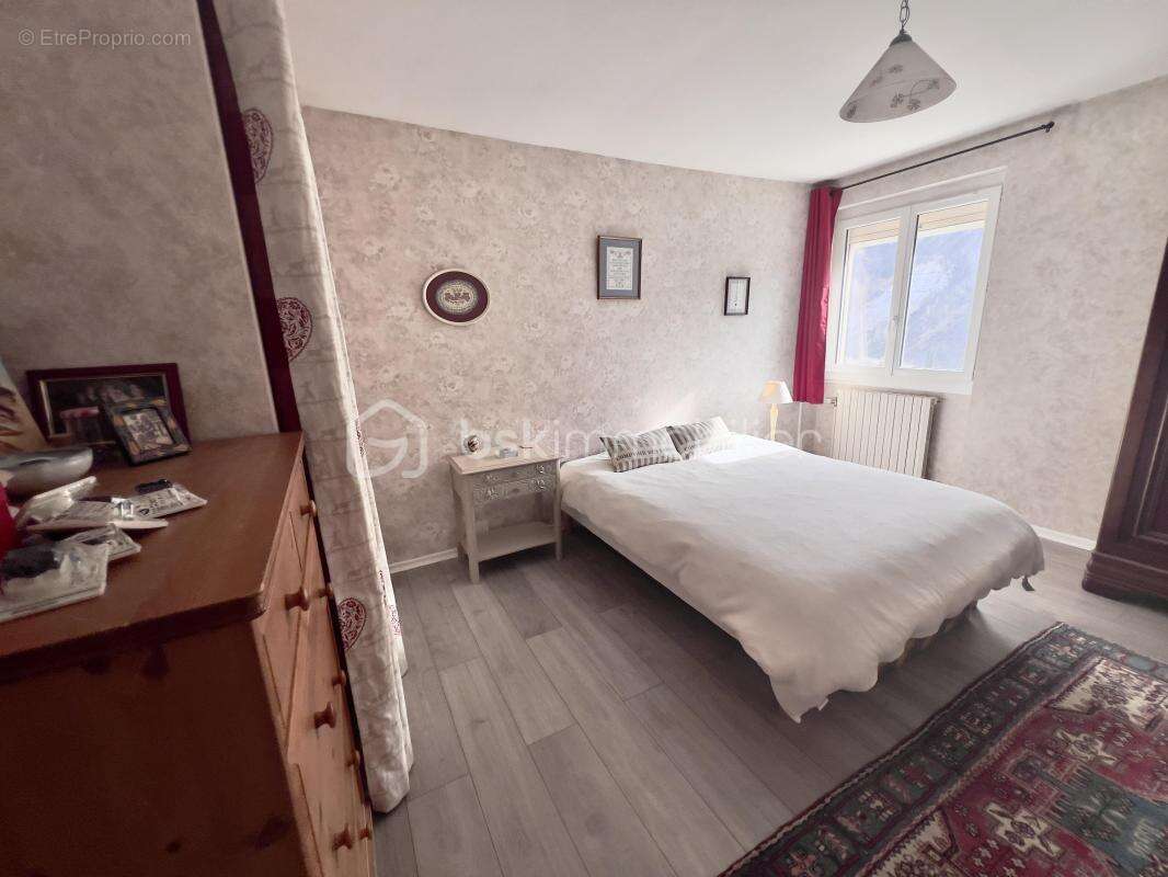 Maison à SAINT-MARTIN-DE-LA-PORTE