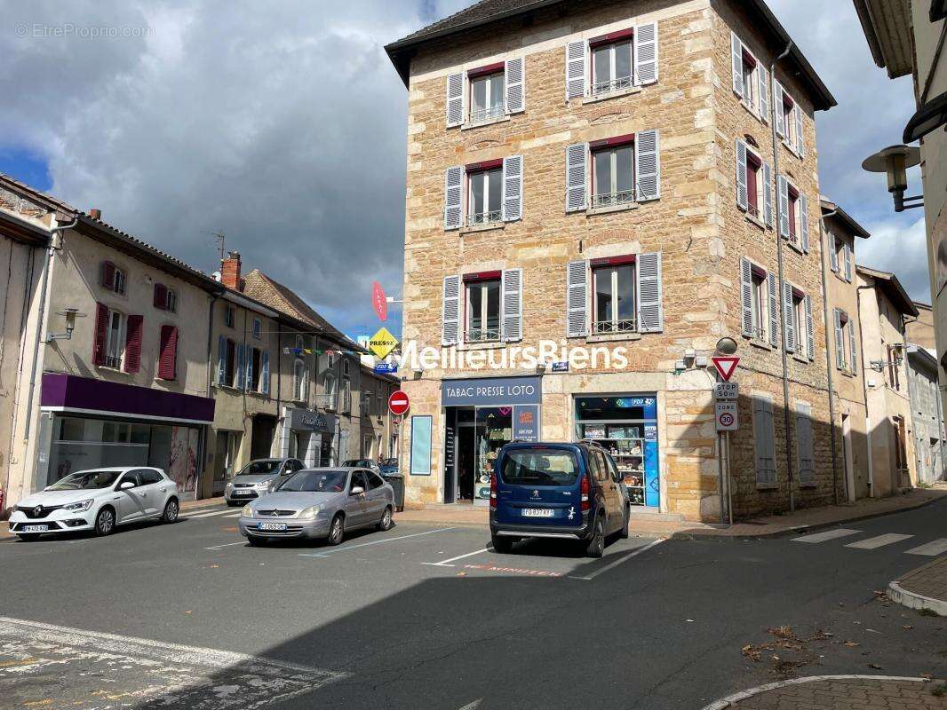 Commerce à MONTMERLE-SUR-SAONE