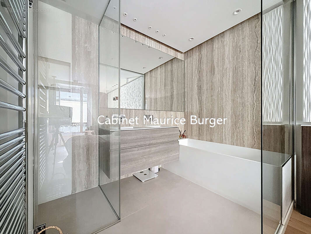 Appartement à PARIS-17E