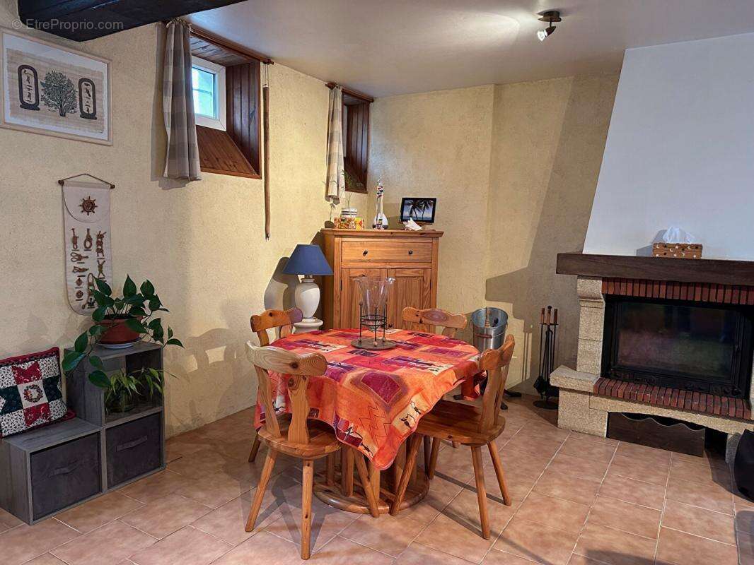 Maison à CONDE-SUR-HUISNE