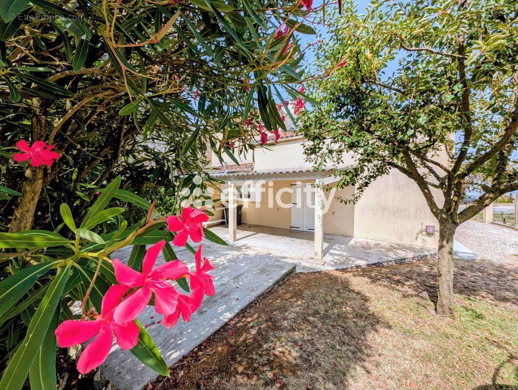 Maison à SAINT-SEURIN-DE-CADOURNE