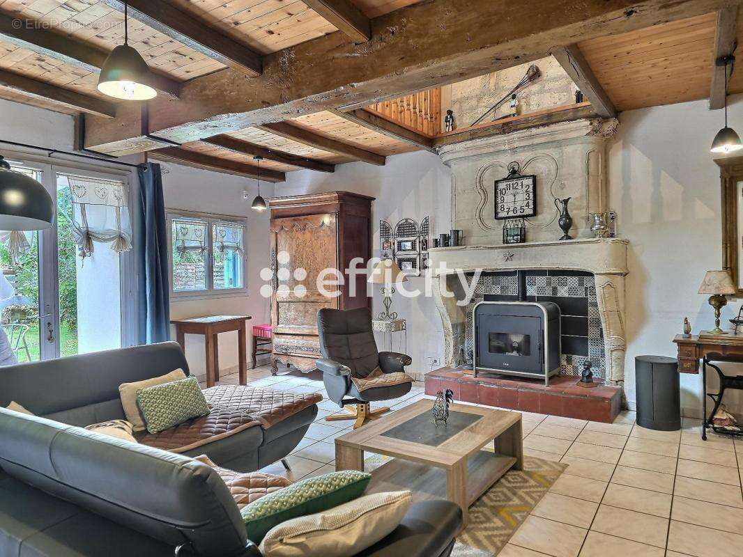 Maison à BUSSAC-SUR-CHARENTE