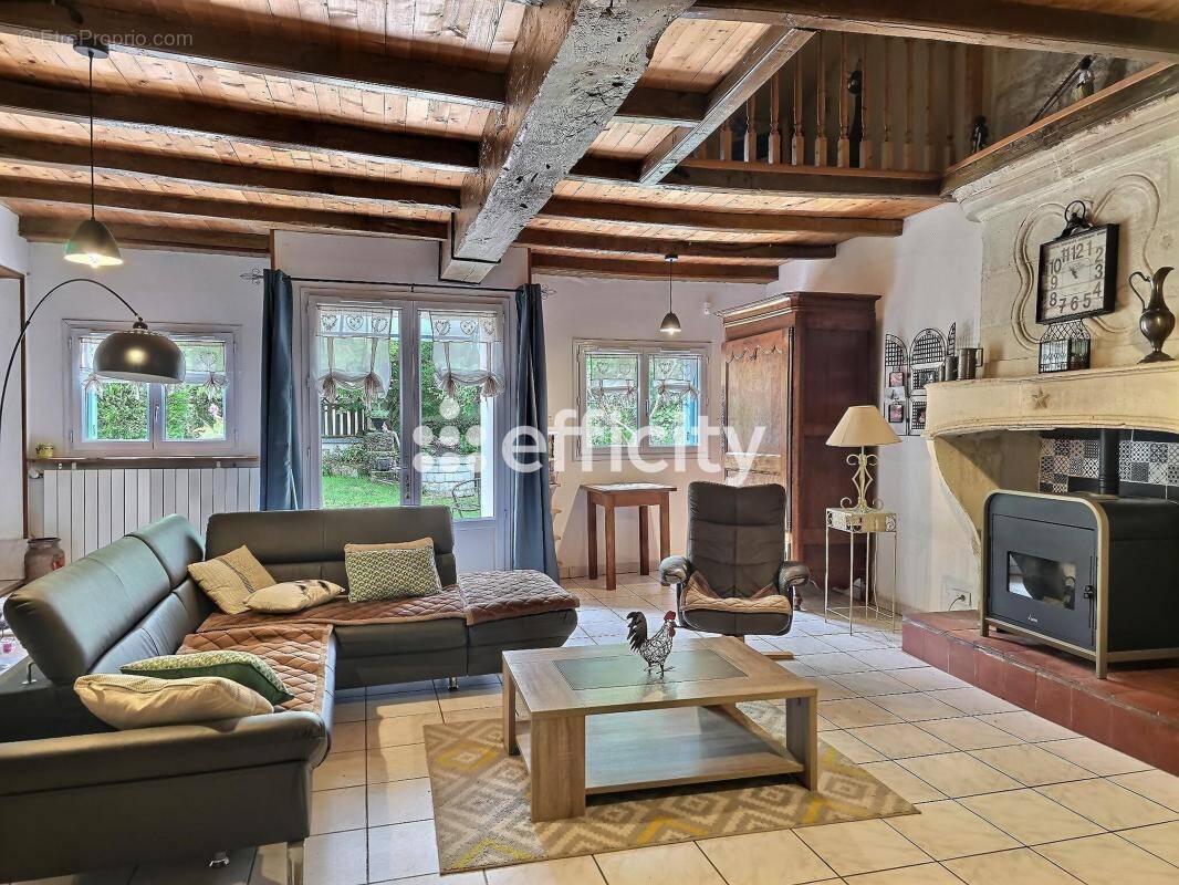 Maison à BUSSAC-SUR-CHARENTE