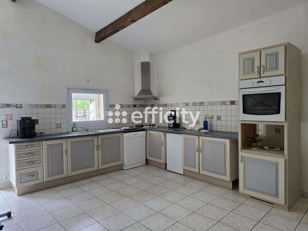 Maison à BUSSAC-SUR-CHARENTE