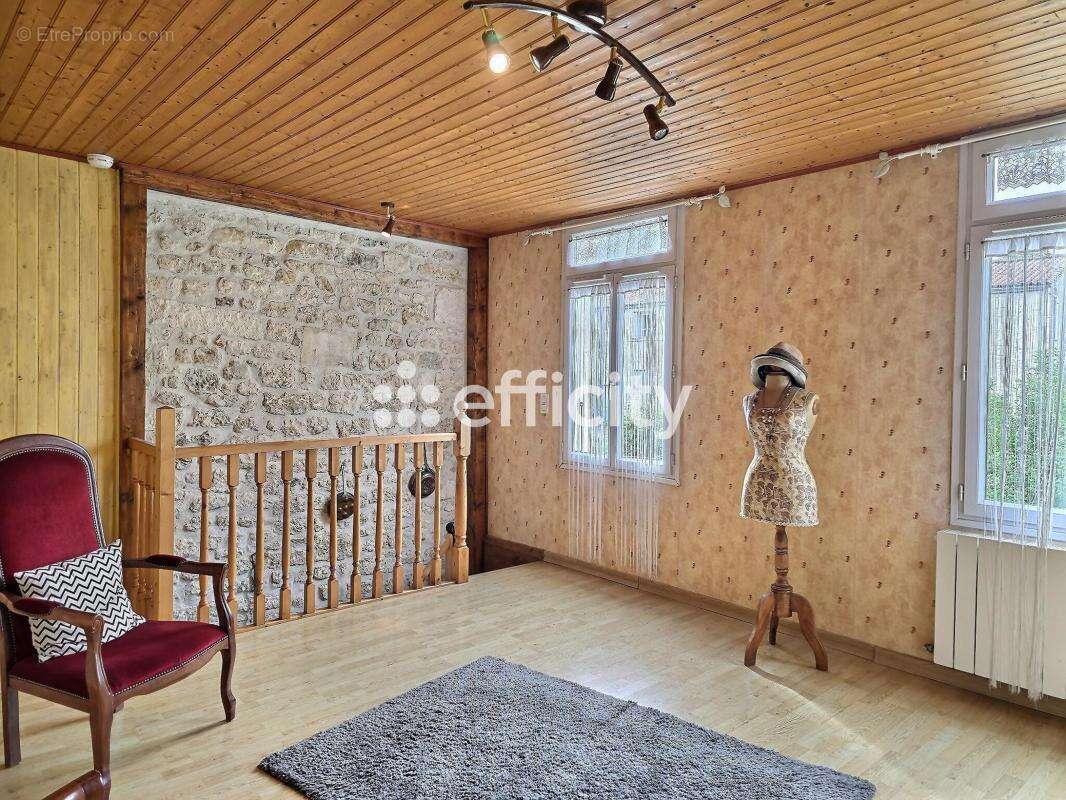 Maison à BUSSAC-SUR-CHARENTE