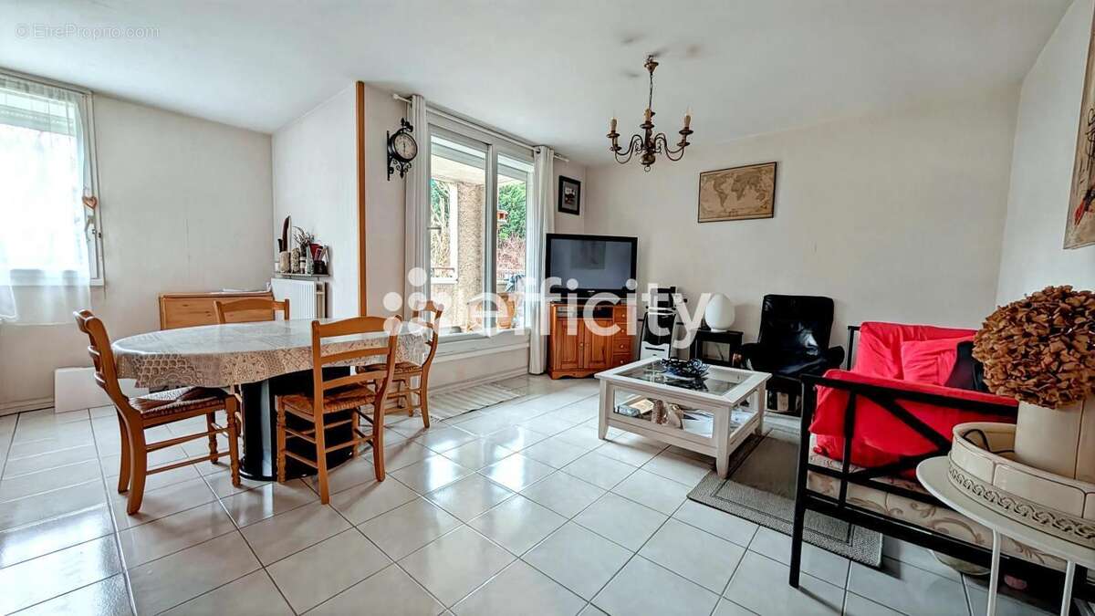 Appartement à LOGNES