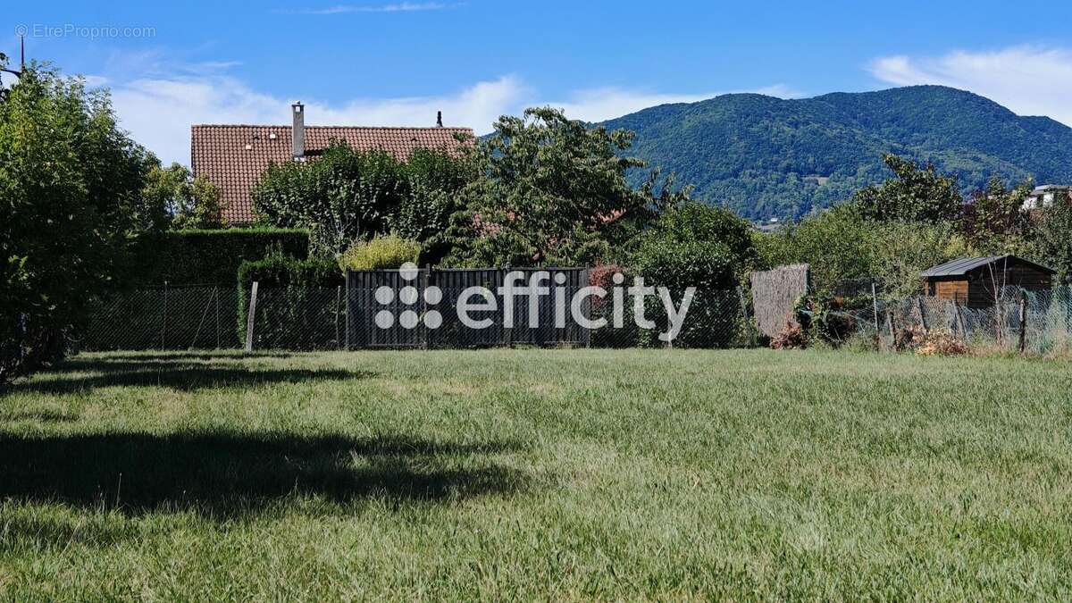 Terrain à COUBLEVIE