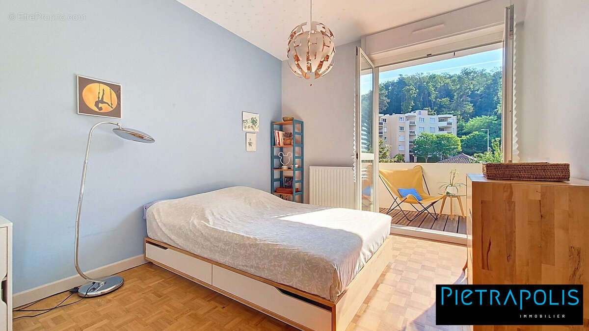 Chambre 2 - Appartement à SAINTE-FOY-LES-LYON