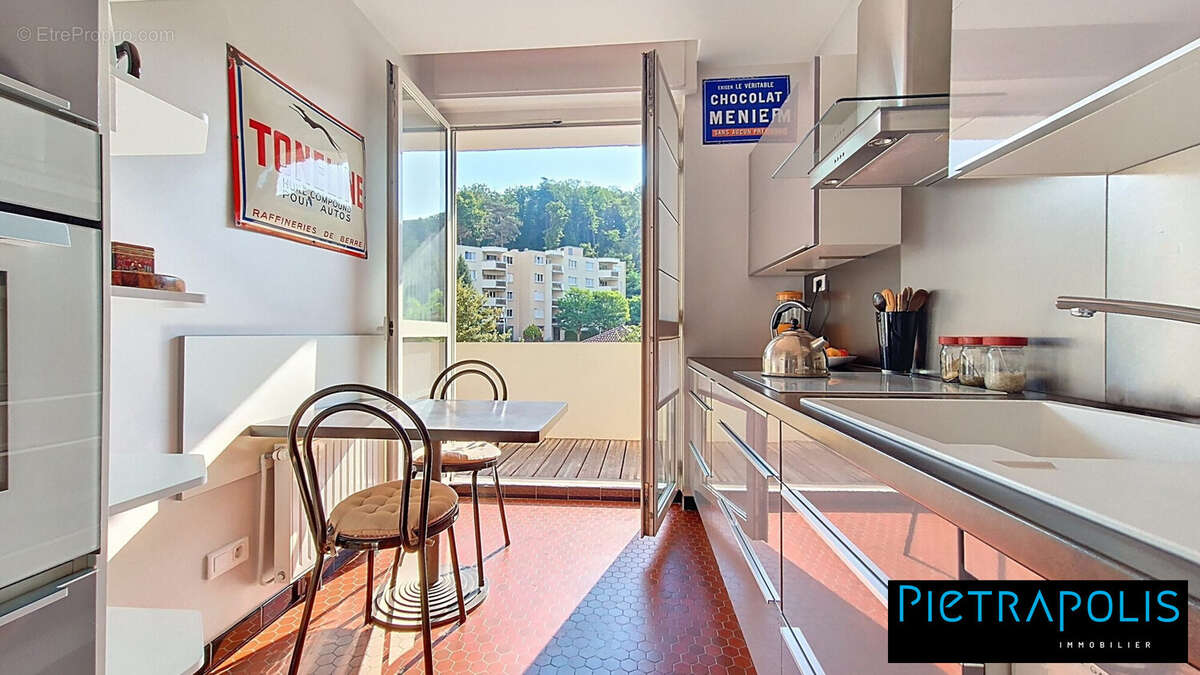 Cuisine - Appartement à SAINTE-FOY-LES-LYON