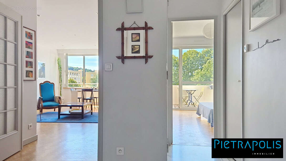 Distribution - Appartement à SAINTE-FOY-LES-LYON