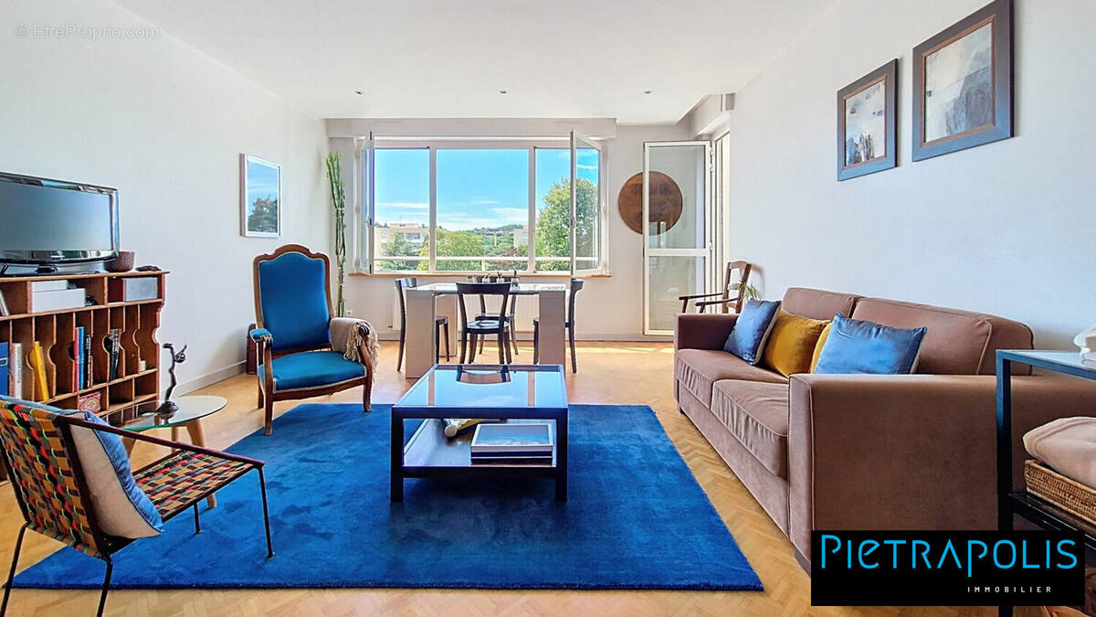 SéjouDistribution jourr - Appartement à SAINTE-FOY-LES-LYON