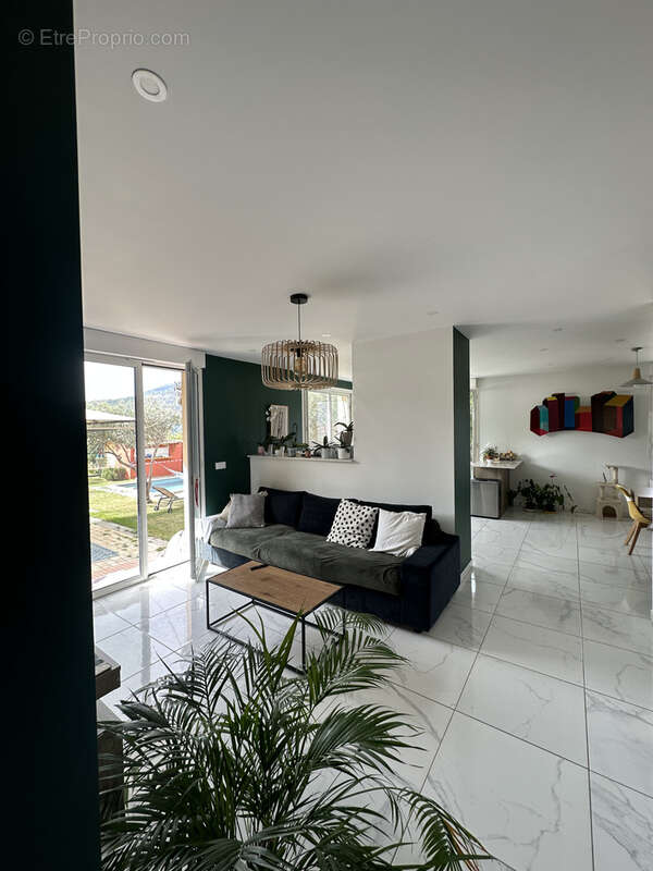 Appartement à SAINT-MARTIN-DU-VAR