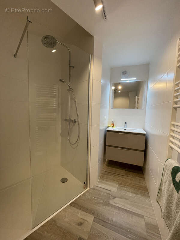 Appartement à LA TOUR-DE-SALVAGNY