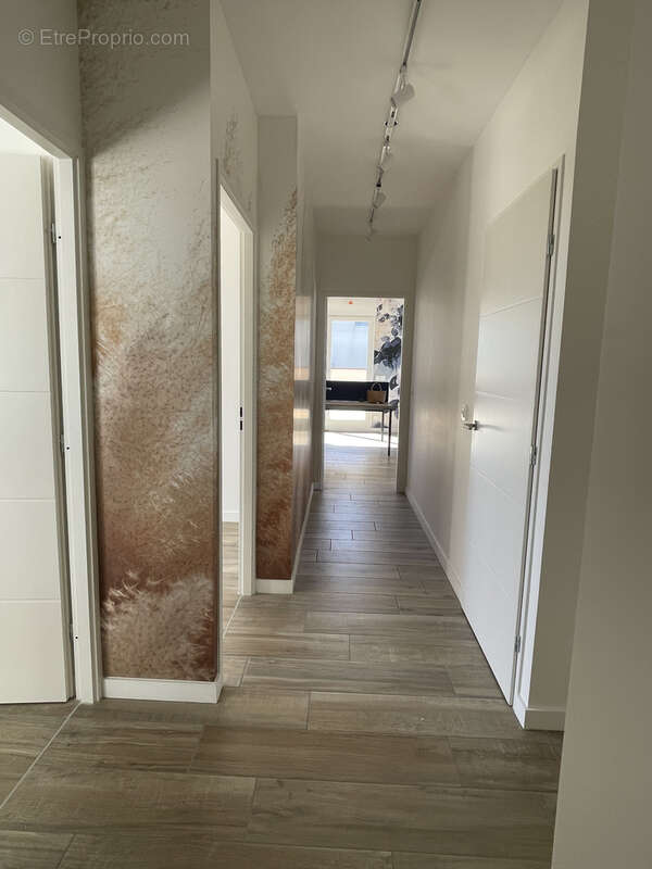 Appartement à LA TOUR-DE-SALVAGNY