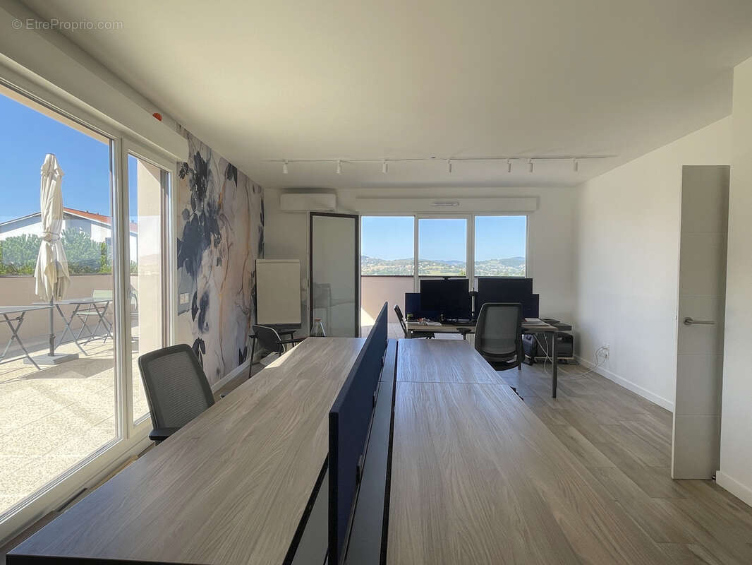 Appartement à LA TOUR-DE-SALVAGNY