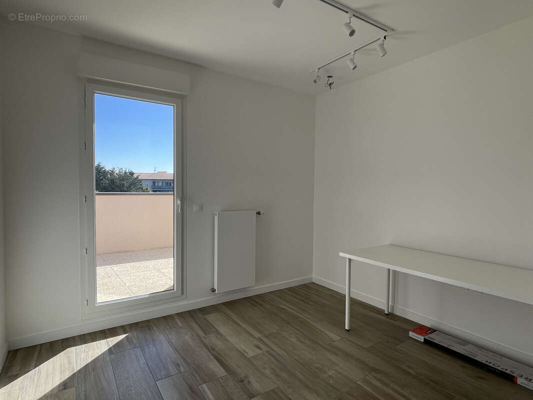 Appartement à LA TOUR-DE-SALVAGNY