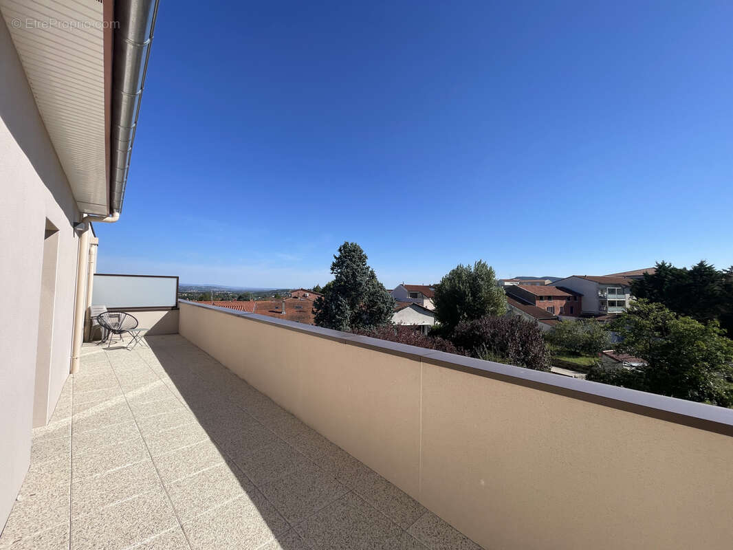 Appartement à LA TOUR-DE-SALVAGNY