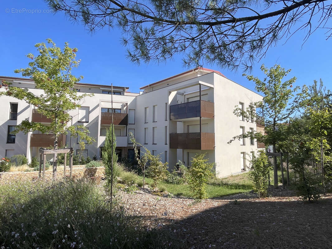 Appartement à LA TOUR-DE-SALVAGNY