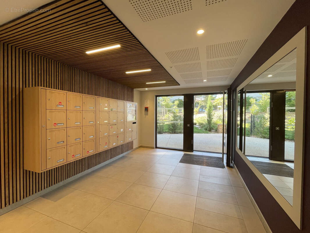 Appartement à LA TOUR-DE-SALVAGNY