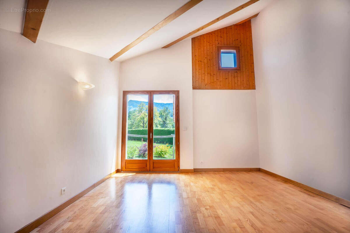 Maison à LA ROCHE-SUR-FORON