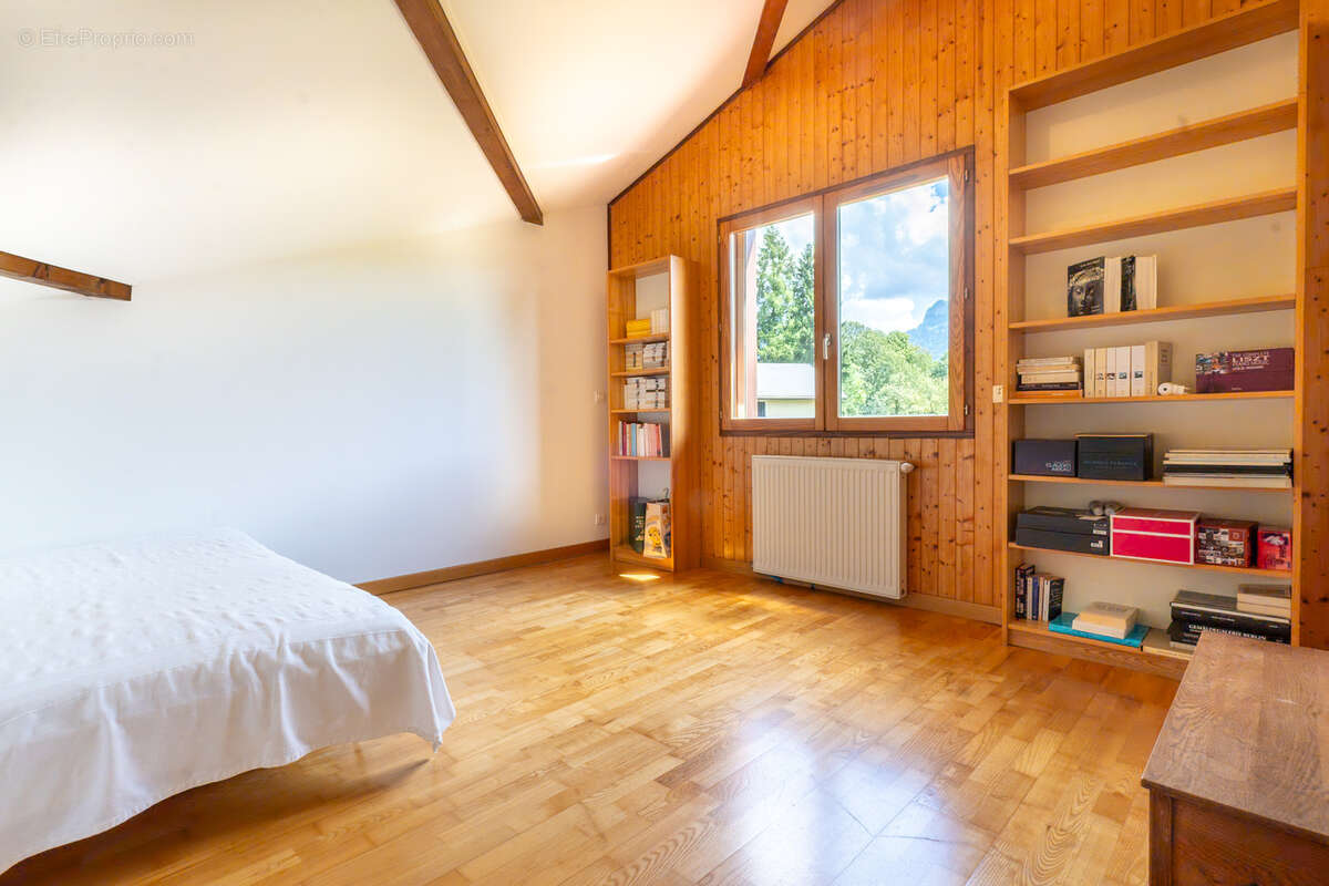 Maison à LA ROCHE-SUR-FORON