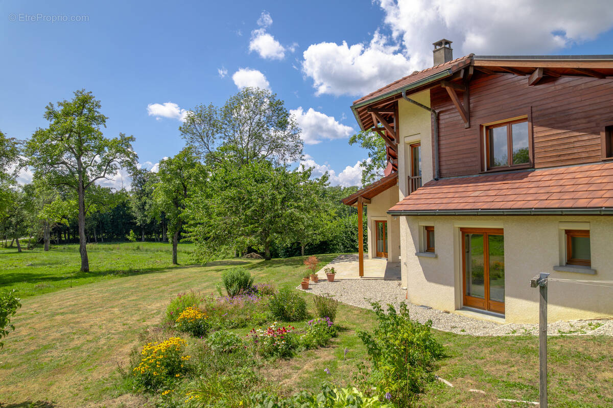 Maison à LA ROCHE-SUR-FORON