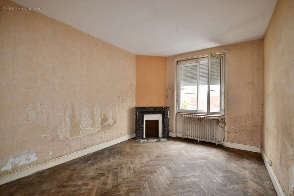 Maison à LA CLAYETTE