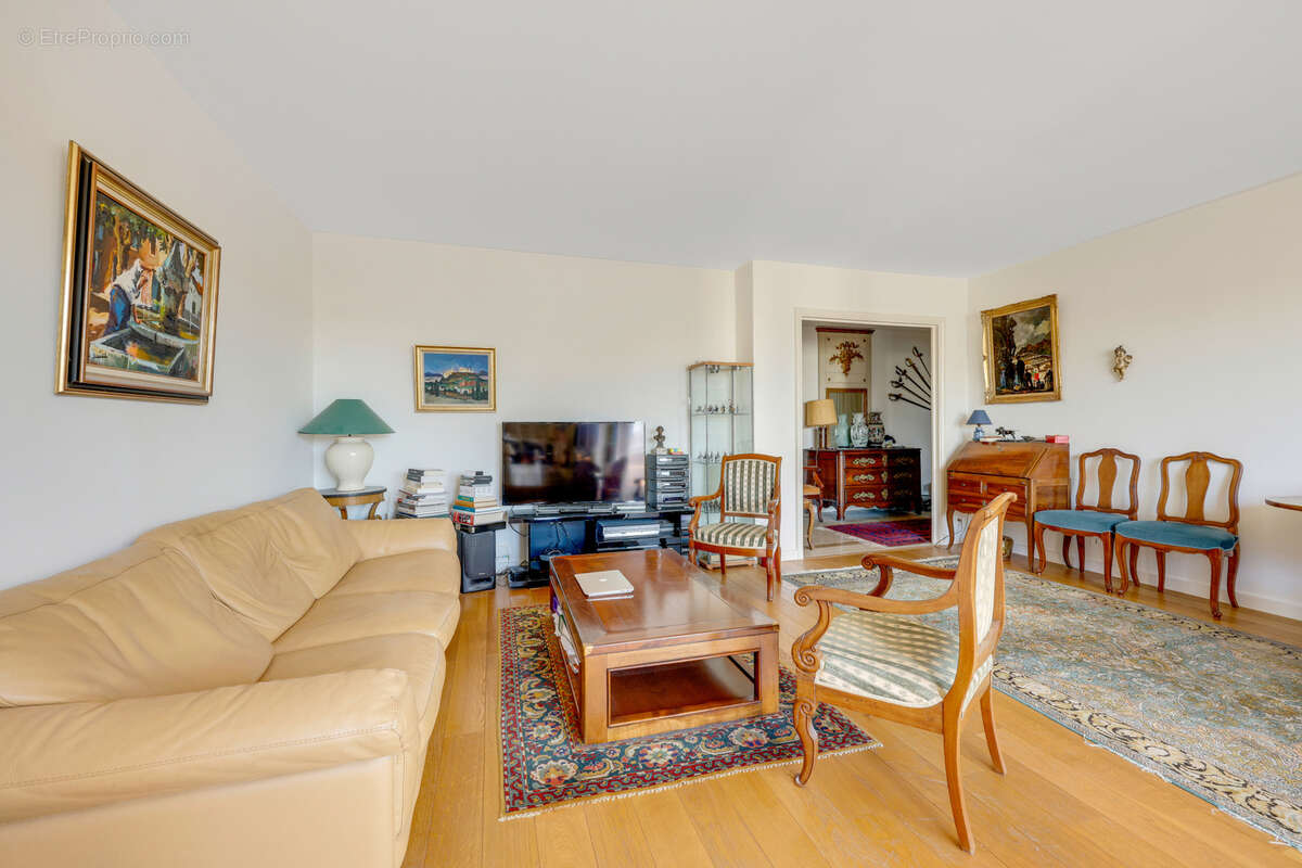 Appartement à ISSY-LES-MOULINEAUX