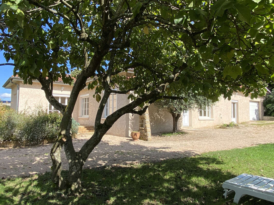 Maison à CIVRIEUX-D&#039;AZERGUES