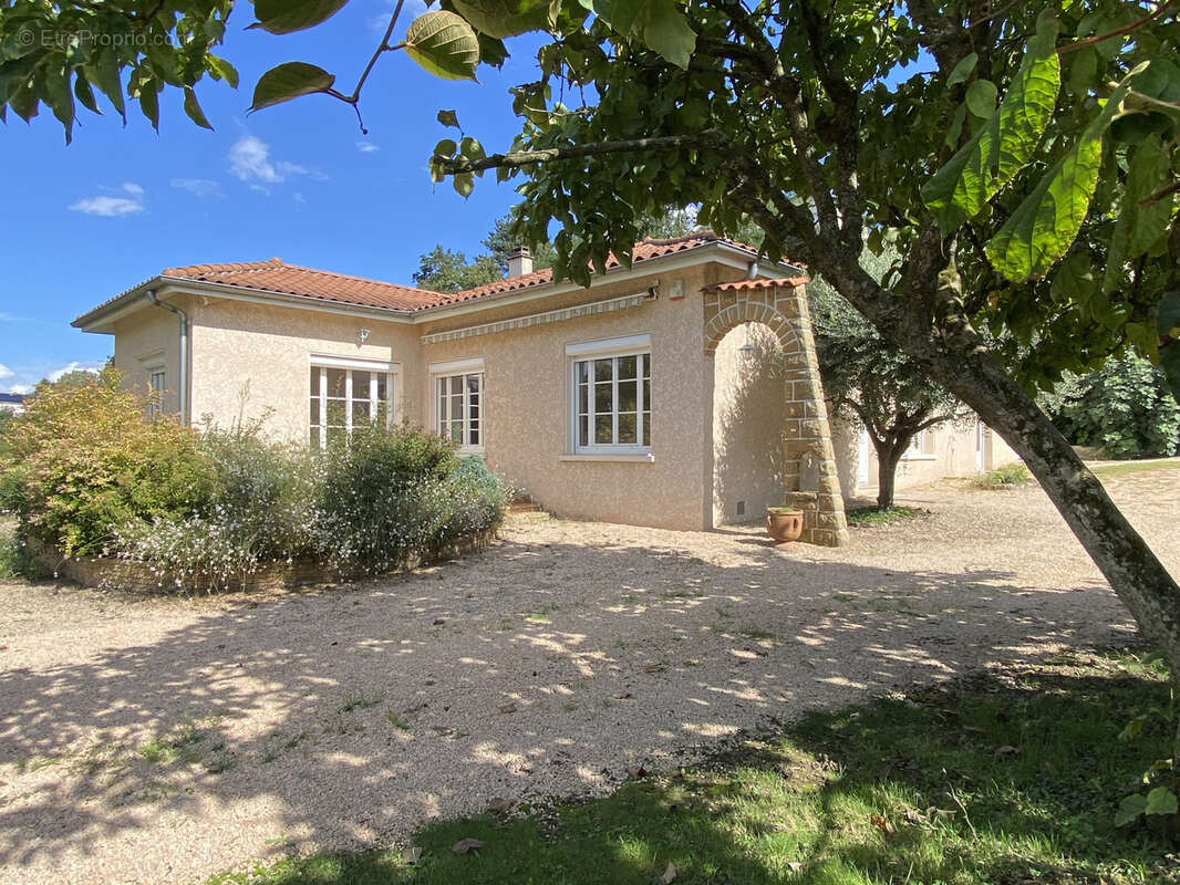 Maison à CIVRIEUX-D&#039;AZERGUES