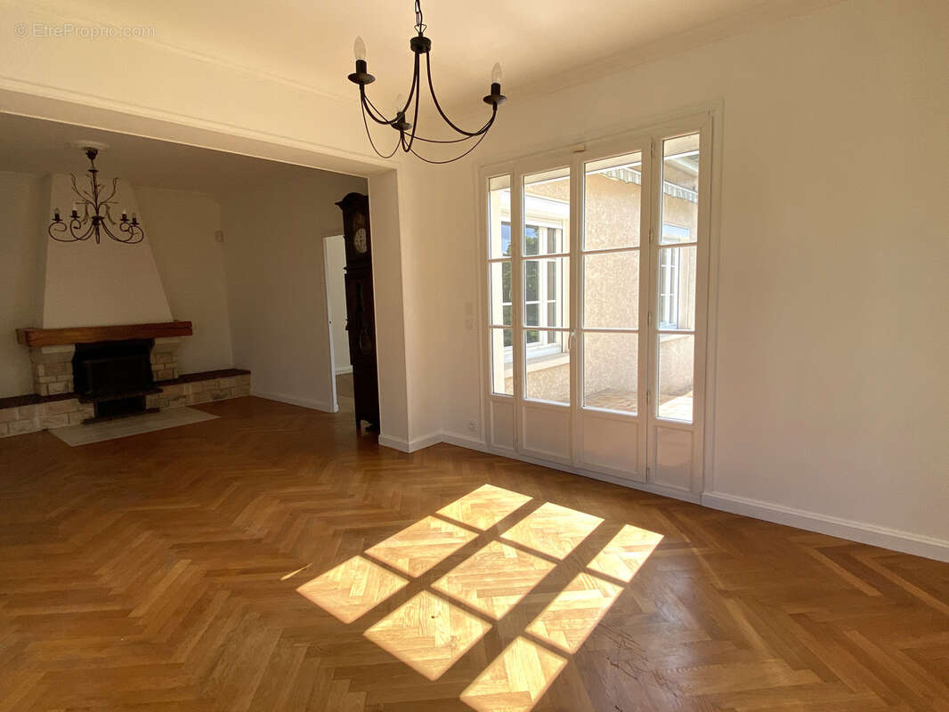 Maison à CIVRIEUX-D&#039;AZERGUES