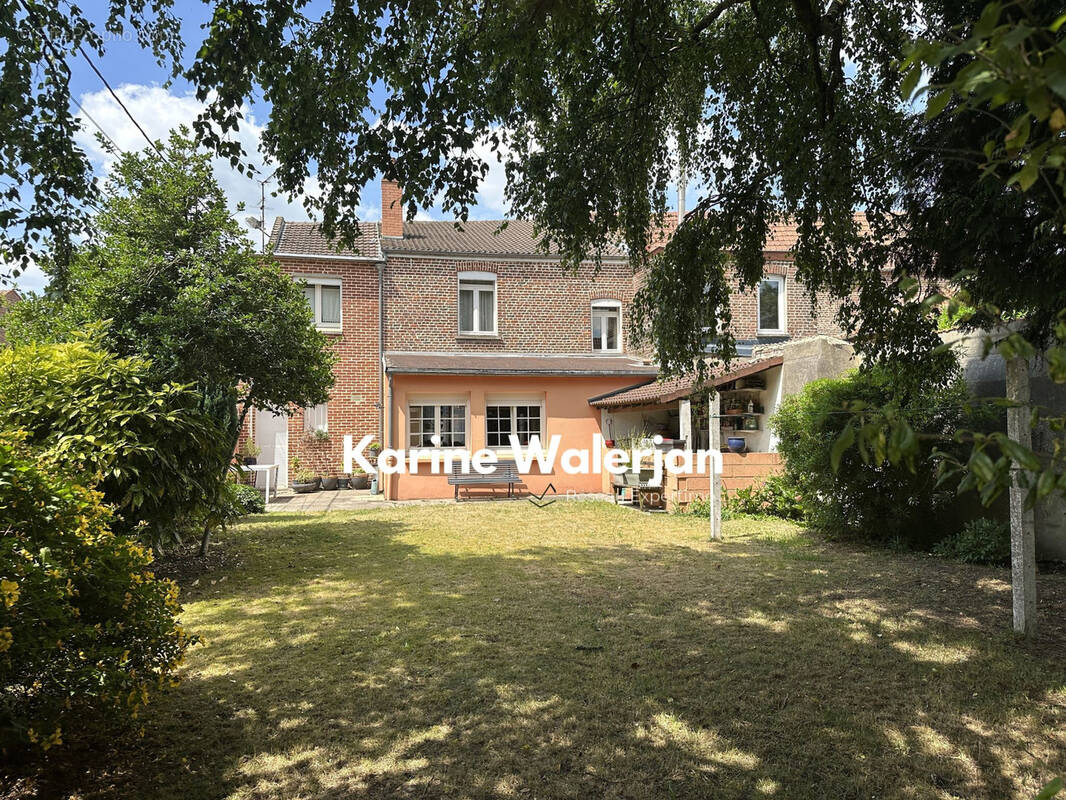 Maison à COURRIERES