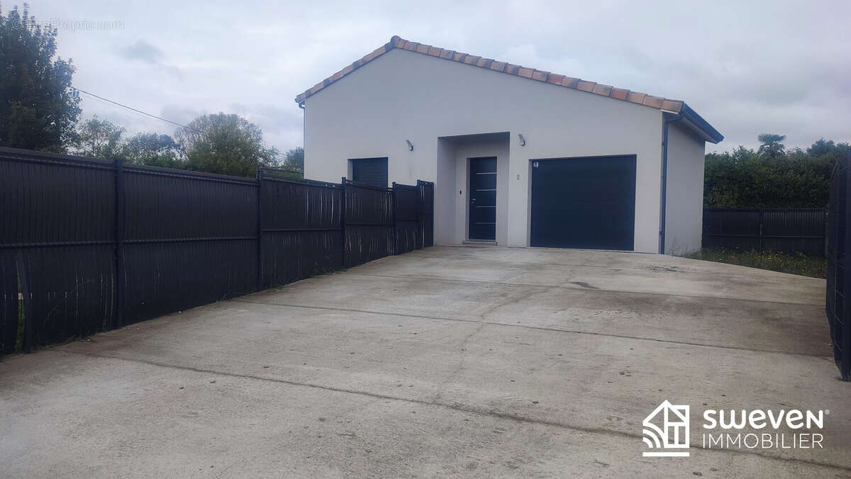 Maison à LAVERNOSE-LACASSE