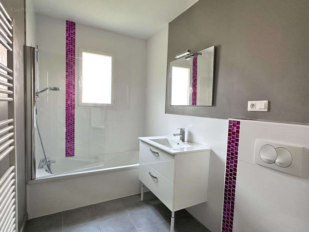 Maison à SAINT-MAURICE-DE-SATONNAY