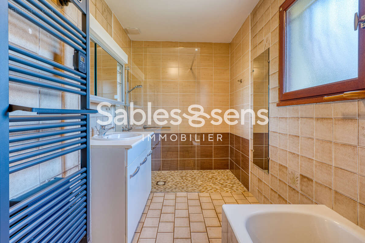 Maison à SAINT-HILAIRE-LA-FORET