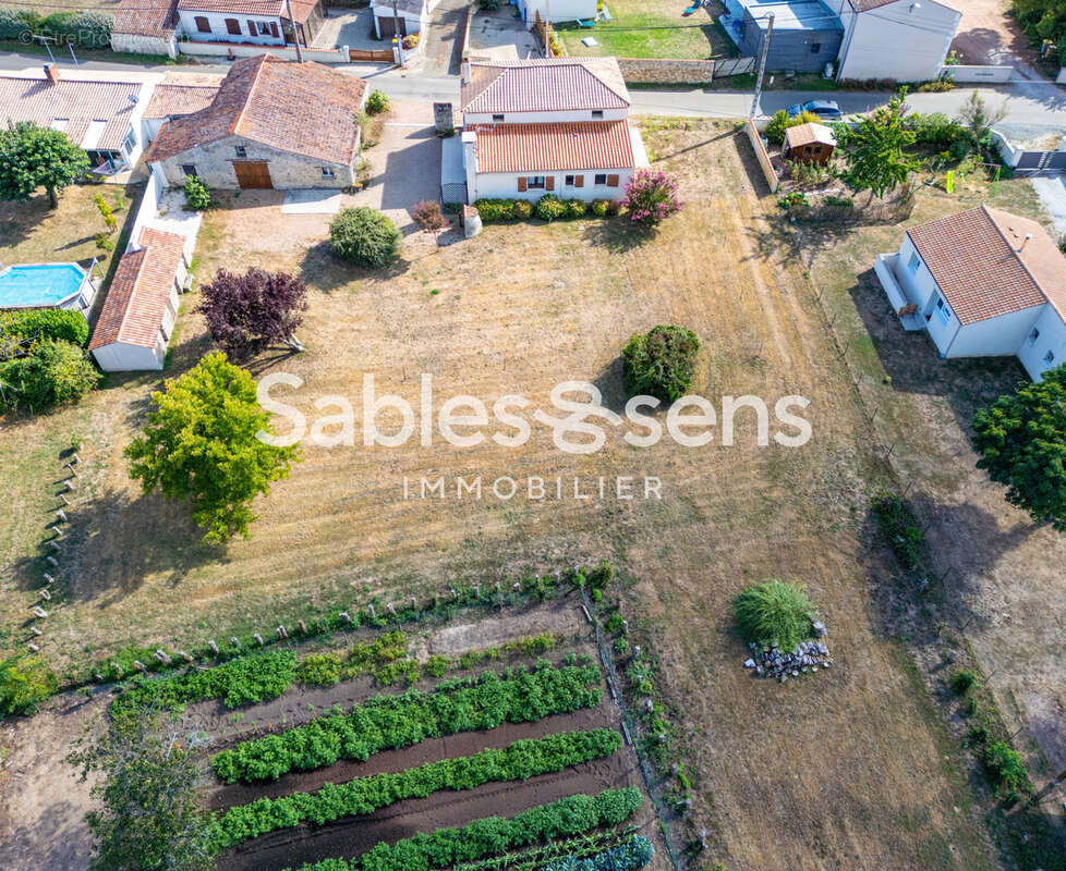 Terrain à SAINT-HILAIRE-LA-FORET