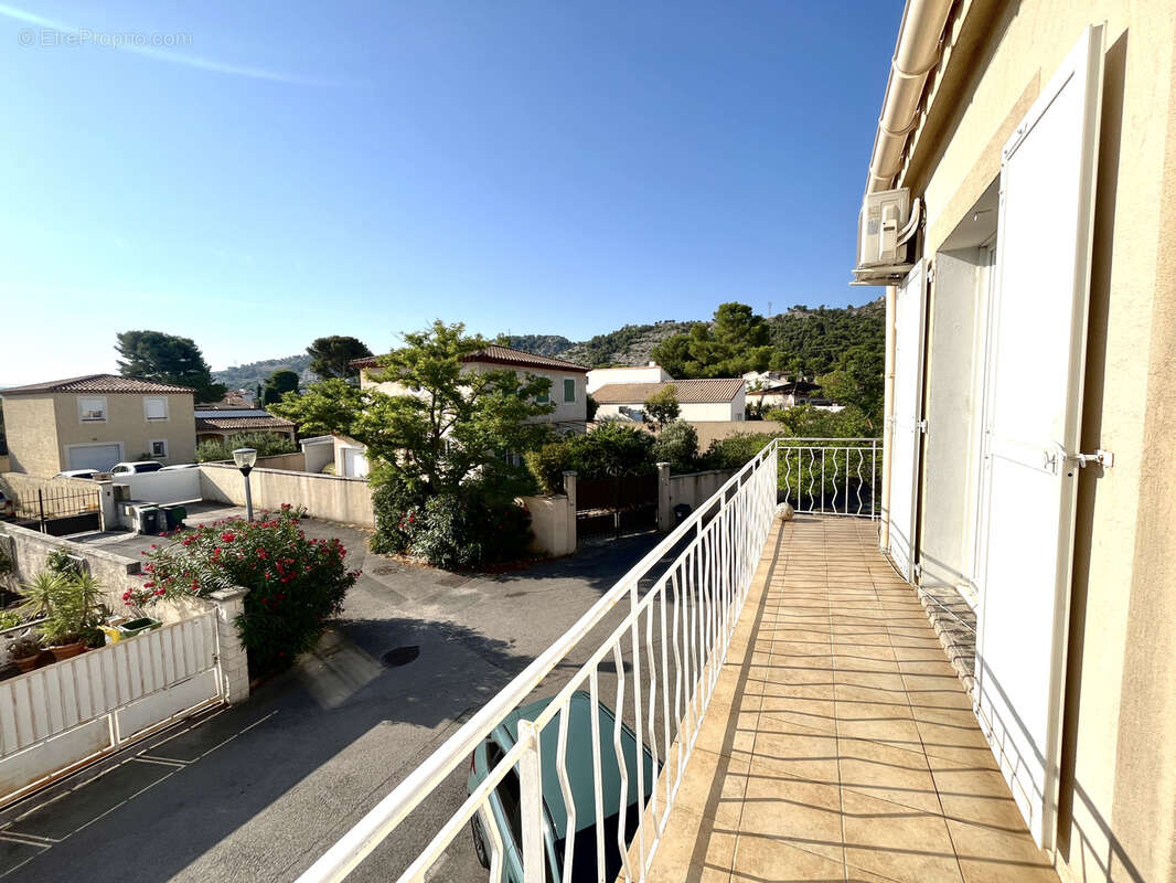 Appartement à CHATEAUNEUF-LES-MARTIGUES