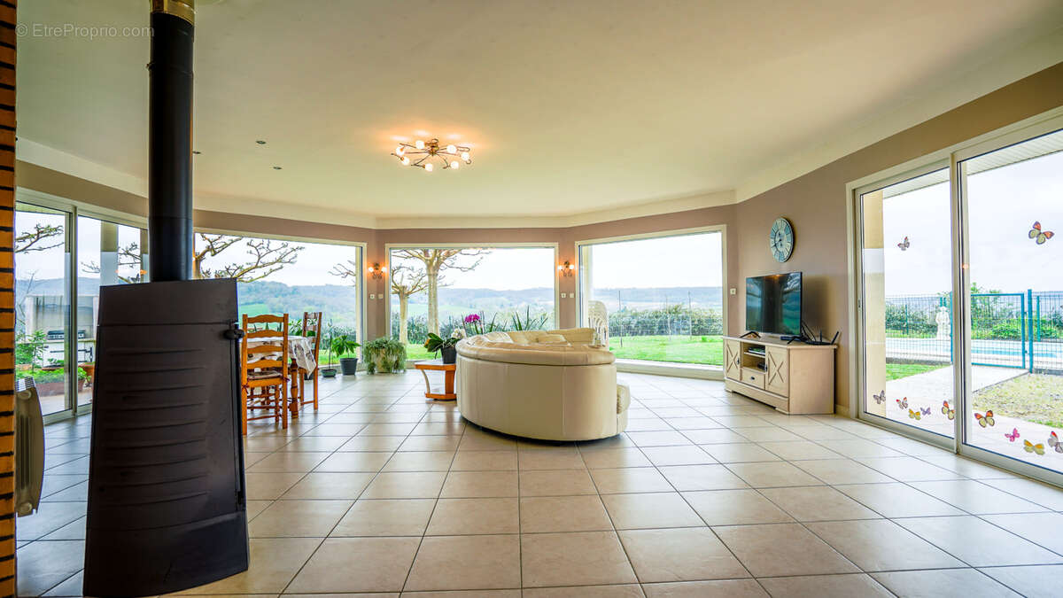 Maison à SAINTE-JULIETTE