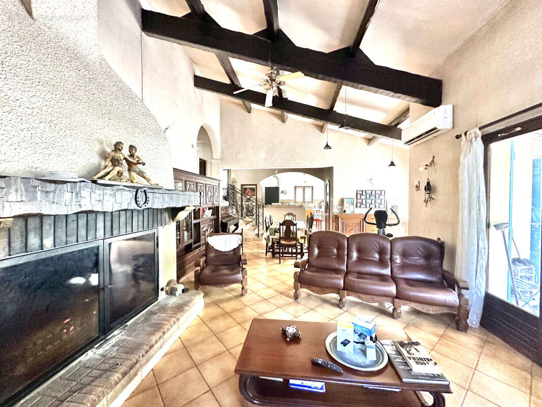 Maison à LE REVEST-LES-EAUX