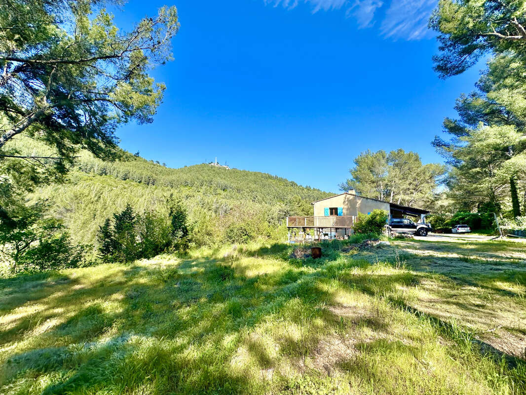 Maison à LE REVEST-LES-EAUX